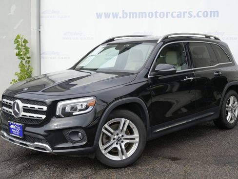 Used 2022 Mercedes-Benz GLB 250 4MATIC image 2