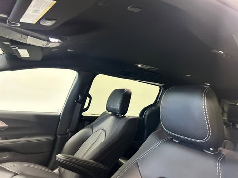 New 2026 Chrysler Pacifica Select image 26