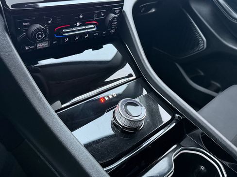 Used 2022 Jeep Grand Cherokee L Laredo w/ Luxury Tech Group I image 24