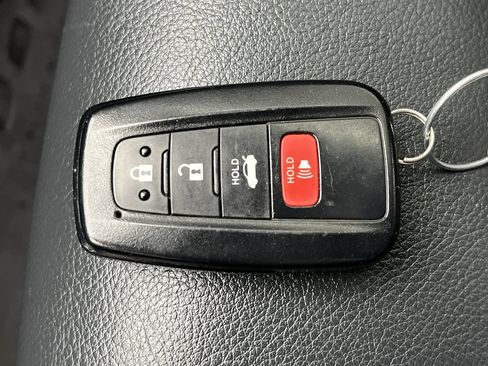 Used 2021 Toyota Camry SE w/ Convenience Package FWD image 22