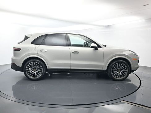 Certified 2023 Porsche Cayenne Platinum Edition AWD/4WD image 16