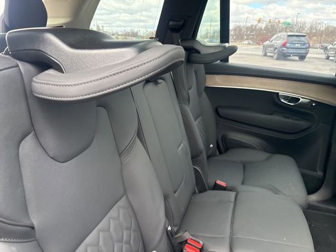 Used 2025 Volvo XC90 B6 Plus image 34