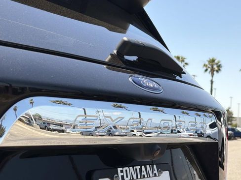 Used 2023 Ford Explorer XLT RWD image 9