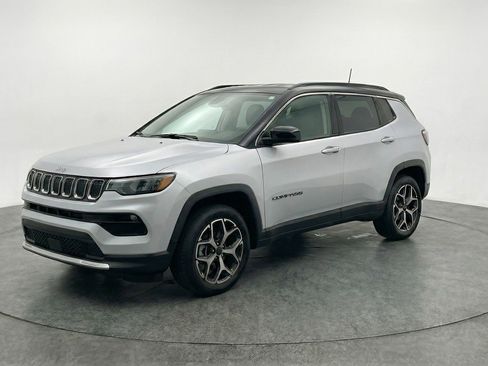 Used 2025 Jeep Compass Limited AWD/4WD image 3