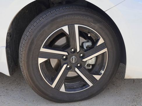 Certified 2025 Nissan Sentra SV image 25