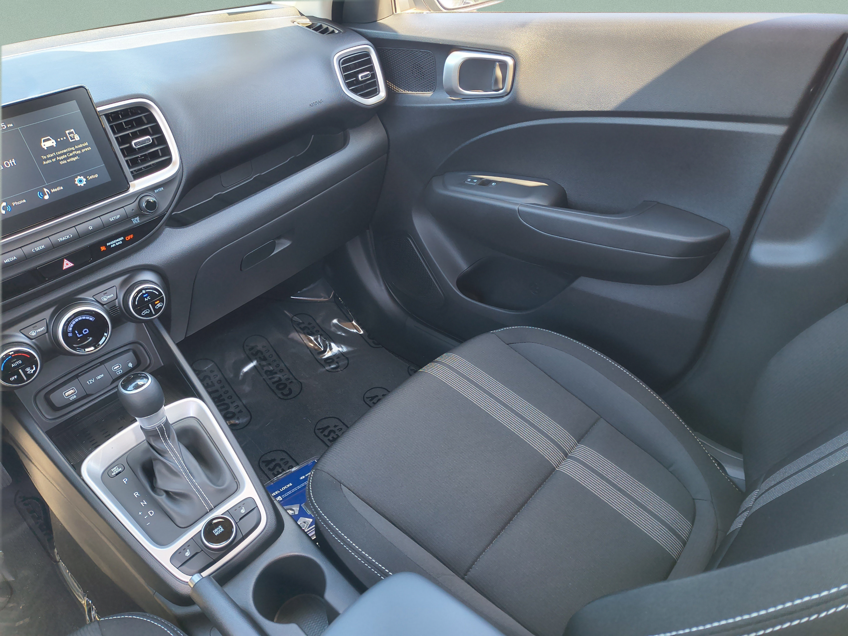 New 2026 Hyundai Venue SEL FWD image 13