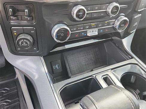 Used 2022 Ford F150 Lariat w/ Max Trailer Tow Package image 30