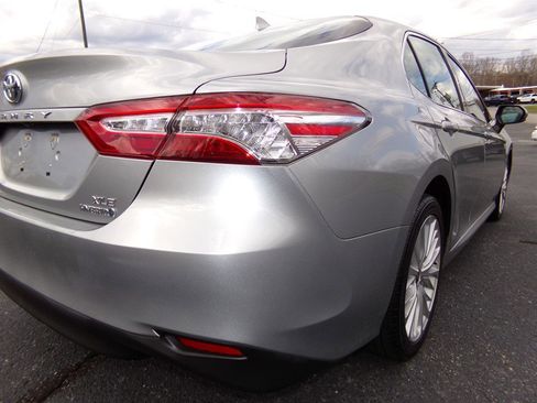 Used 2020 Toyota Camry XLE image 7