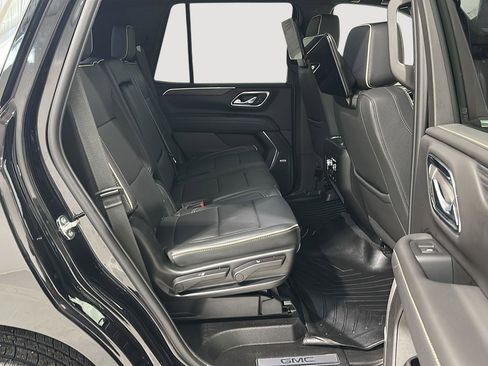 Used 2023 GMC Yukon SLT w/ SLT Luxury Package image 26