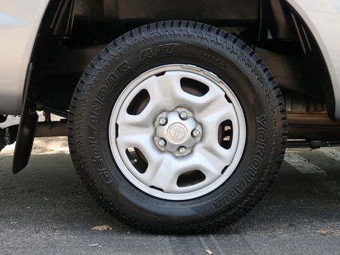 Used 2015 Toyota Tacoma 2WD Access Cab w/ Convenience Package image 17