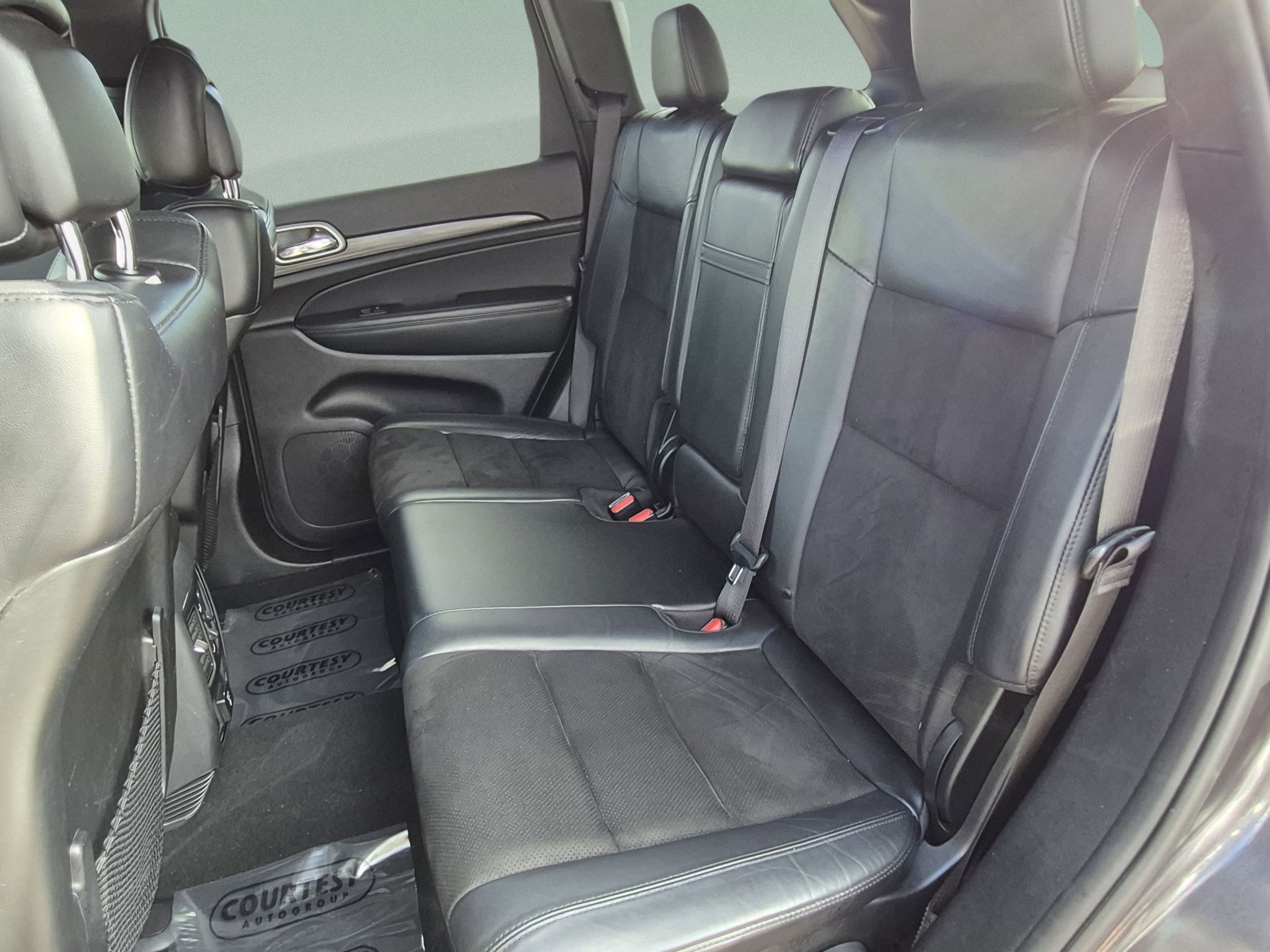 Used 2019 Jeep Grand Cherokee Altitude RWD image 18