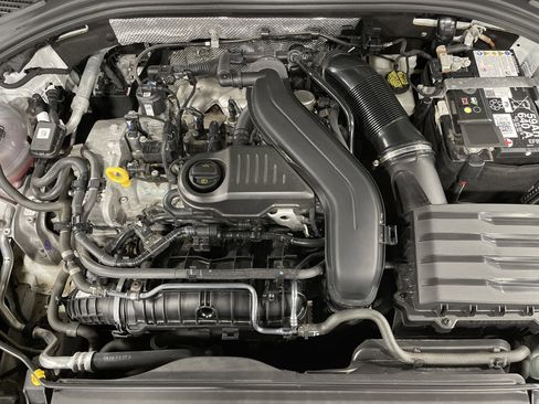 Used 2024 Volkswagen Jetta SE w/ Panoramic Sunroof Package image 15