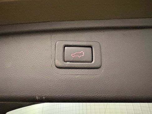 Used 2018 Subaru Outback 2.5i Premium AWD/4WD image 11