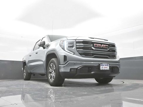Used 2025 GMC Sierra 1500 SLT AWD/4WD image 18