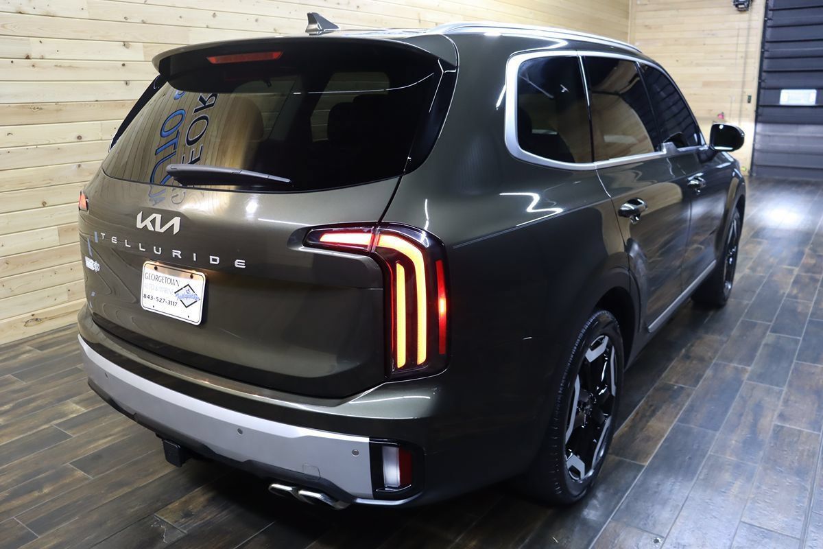 Used 2024 Kia Telluride EX w/ EX Captain's Chair Package FWD image 5