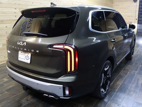 Used 2024 Kia Telluride EX w/ EX Captain's Chair Package FWD image 5