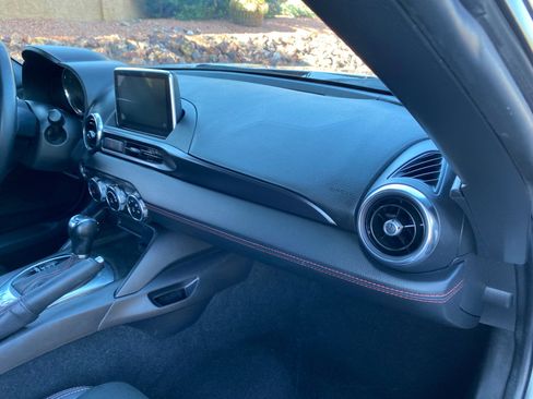 Used 2020 FIAT 124 Spider Urbana Edition Convertible *Lt image 35