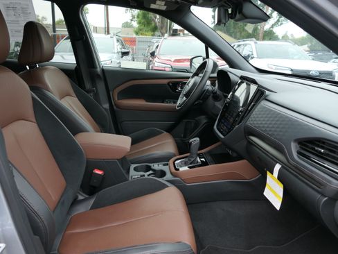 Certified 2025 Subaru Forester Touring AWD/4WD image 26