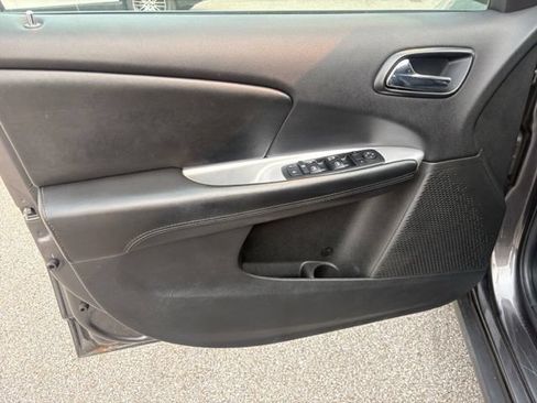 Used 2017 Dodge Journey SE w/ Flexible Seating Group FWD image 24