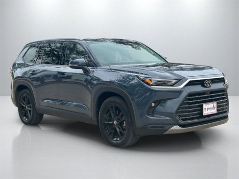 Used 2024 Toyota Grand Highlander Limited image 3