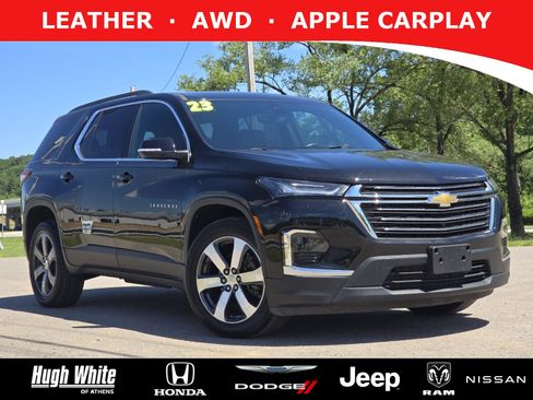 Used 2023 Chevrolet Traverse LT w/ LT Premium Package AWD/4WD image 1