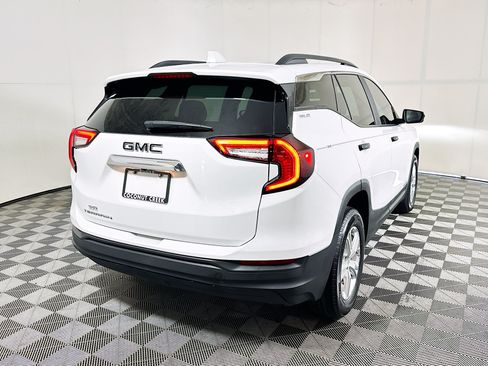 Used 2022 GMC Terrain SLE w/ Driver Convenience Package FWD image 3