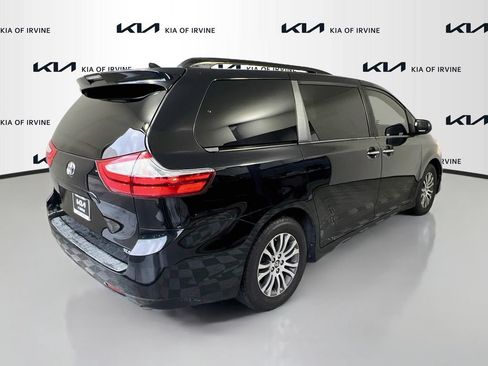 Used 2019 Toyota Sienna XLE FWD image 8