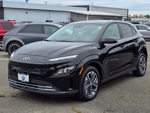 Used 2023 Hyundai Kona SE FWD image 3