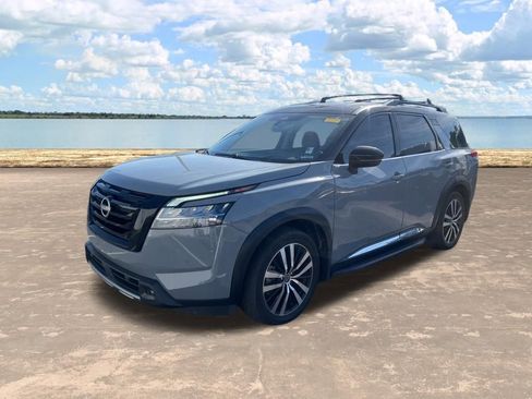 Used 2024 Nissan Pathfinder Platinum w/ Black Appearance Package image 10