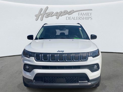 Certified 2022 Jeep Compass Latitude image 11