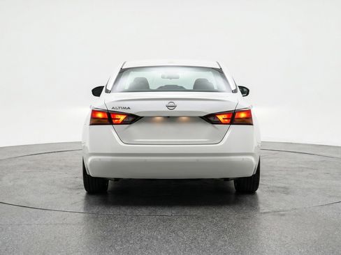 Used 2025 Nissan Altima 2.5 SV FWD image 7