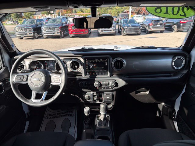 Used 2018 Jeep Wrangler Unlimited Sahara w/ Uconnect 4C Nav & Sound Group AWD/4WD image 14