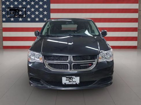 Used 2019 Dodge Grand Caravan SE w/ UConnect Hands-Free Group FWD image 2