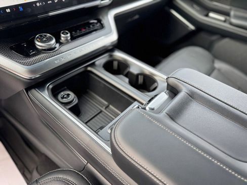 New 2026 Ford Expedition Max Platinum image 17