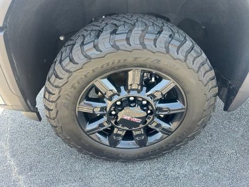 Used 2024 GMC Sierra 2500 SLE w/ SLE Value Package; AWD/4WD image 8