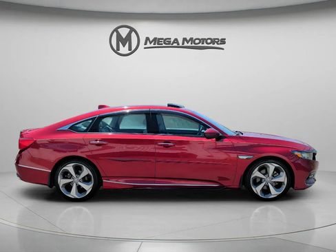Used 2018 Honda Accord Touring image 9