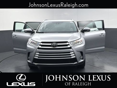Used 2018 Toyota Highlander XLE AWD/4WD image 35