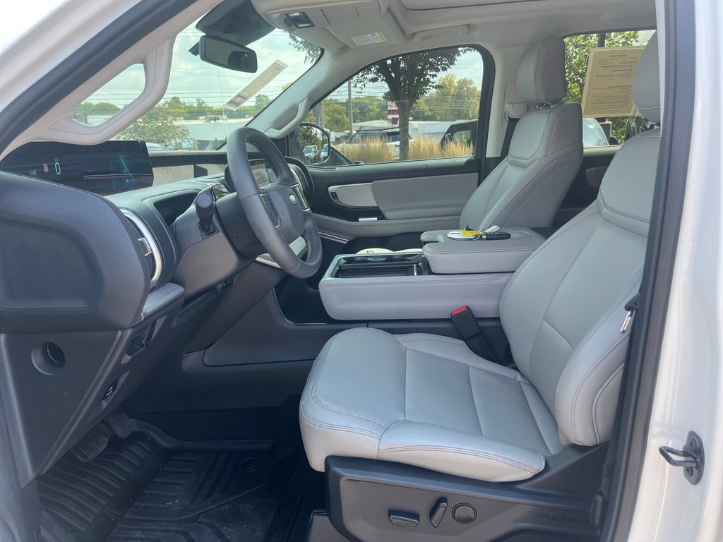 Used 2025 Ford Expedition Active RWD image 26