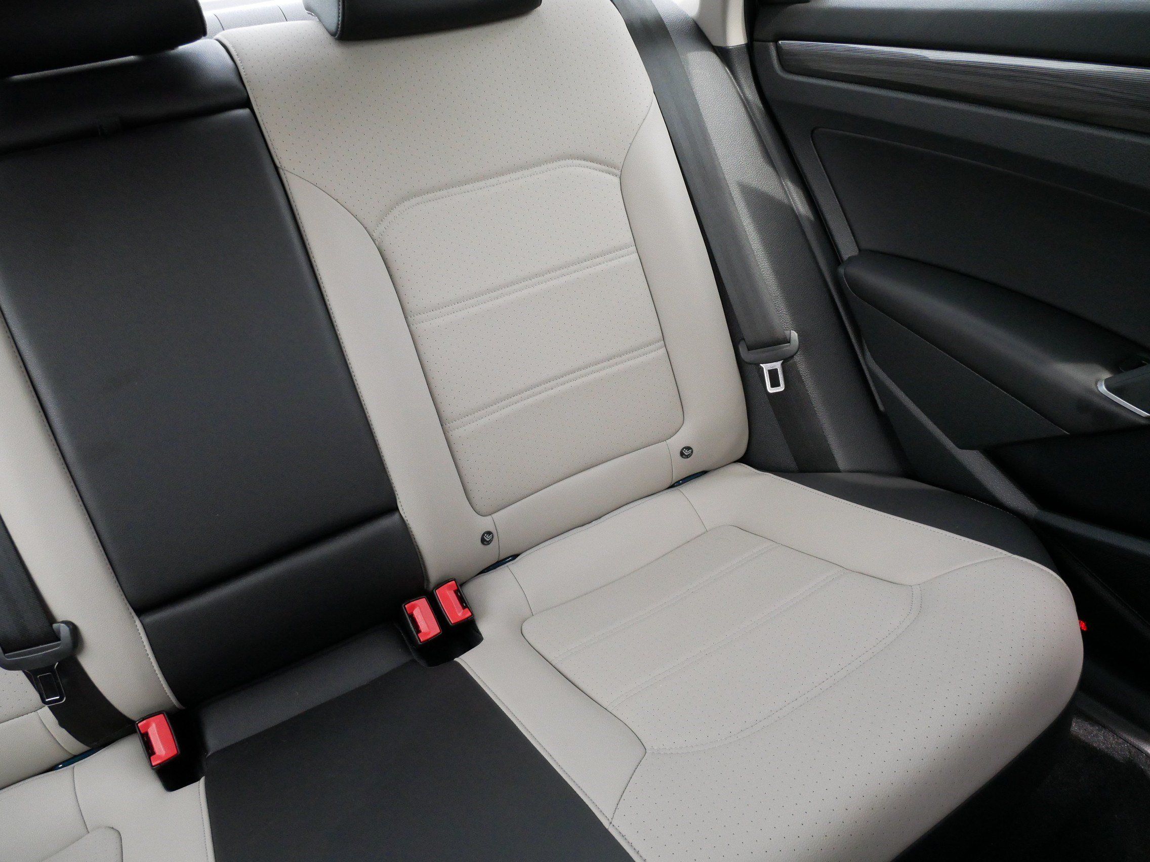 Certified 2020 Volkswagen Passat 2.0T R-Line FWD image 14