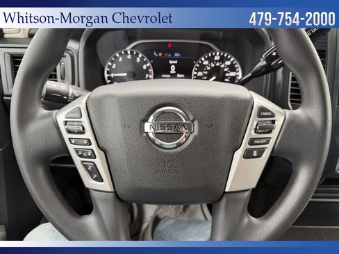 Used 2022 Nissan Titan SV image 15