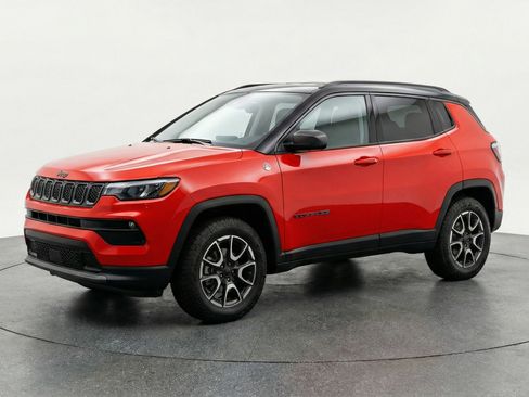 Used 2025 Jeep Compass Trailhawk AWD/4WD image 3