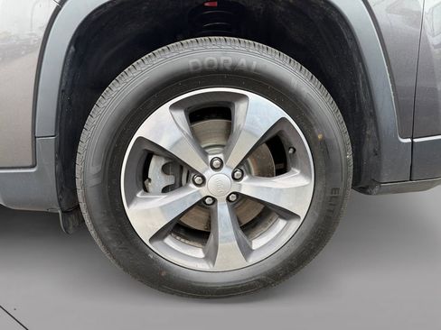 Used 2019 Jeep Cherokee Limited AWD/4WD image 22