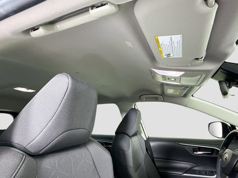 Used 2025 Toyota RAV4 XLE AWD/4WD image 18