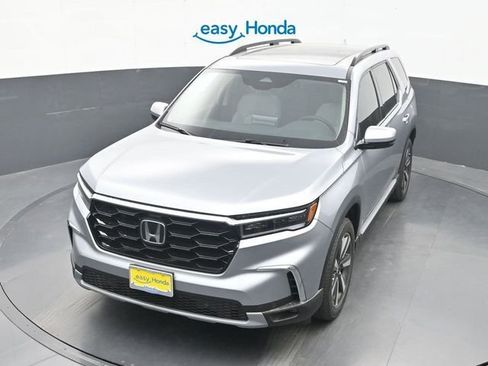 New 2025 Honda Pilot Touring image 18