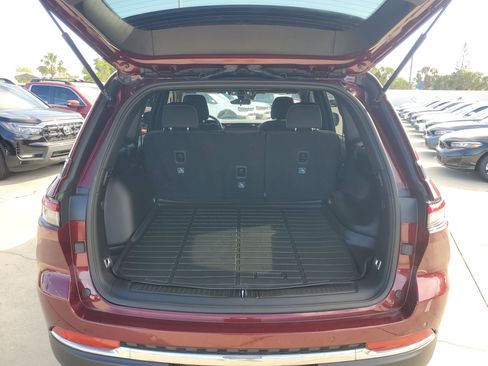 Used 2025 Jeep Grand Cherokee Laredo w/ Trailer Tow Package image 9