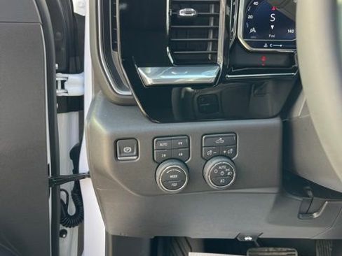 Used 2025 Chevrolet Silverado 1500 LT Trail Boss w/ Dark Appearance Package image 13