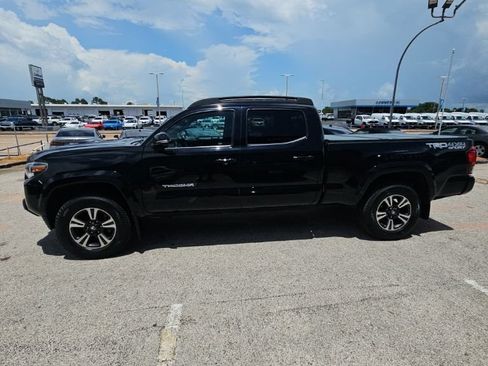 Used 2019 Toyota Tacoma TRD Sport w/ TRD Premium Sport Package AWD/4WD image 4