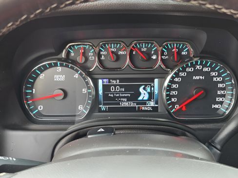 Used 2019 Chevrolet Suburban LT image 21