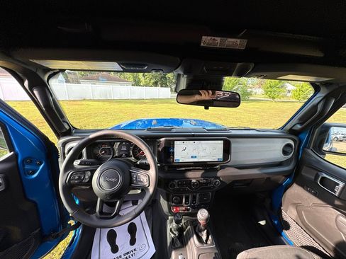 Used 2024 Jeep Wrangler Willys image 11