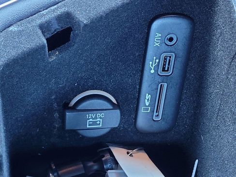 Used 2016 Dodge Challenger SXT image 15